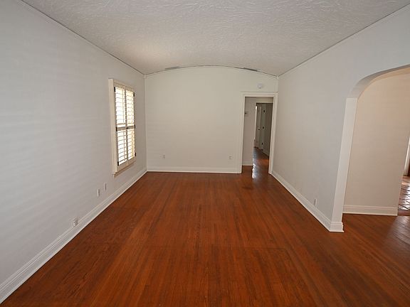 3rd image of 162 Glendora Ave