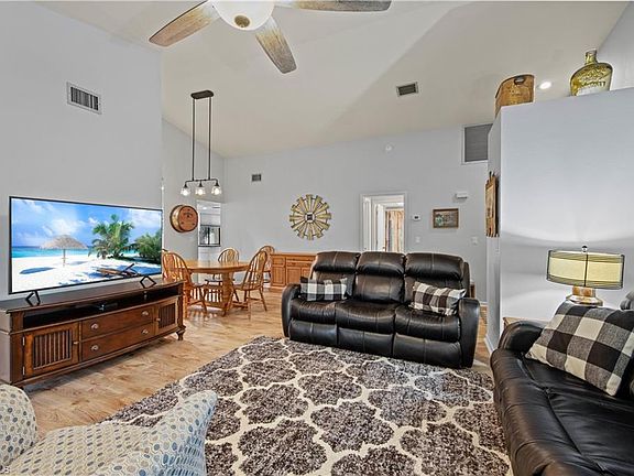 4th image of 7116 Lakeridge Ct APT 208