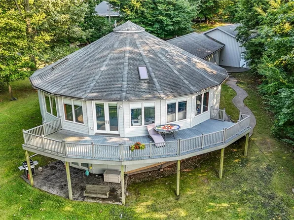 7007 Thornton Point Rd, North Rose, NY 14516