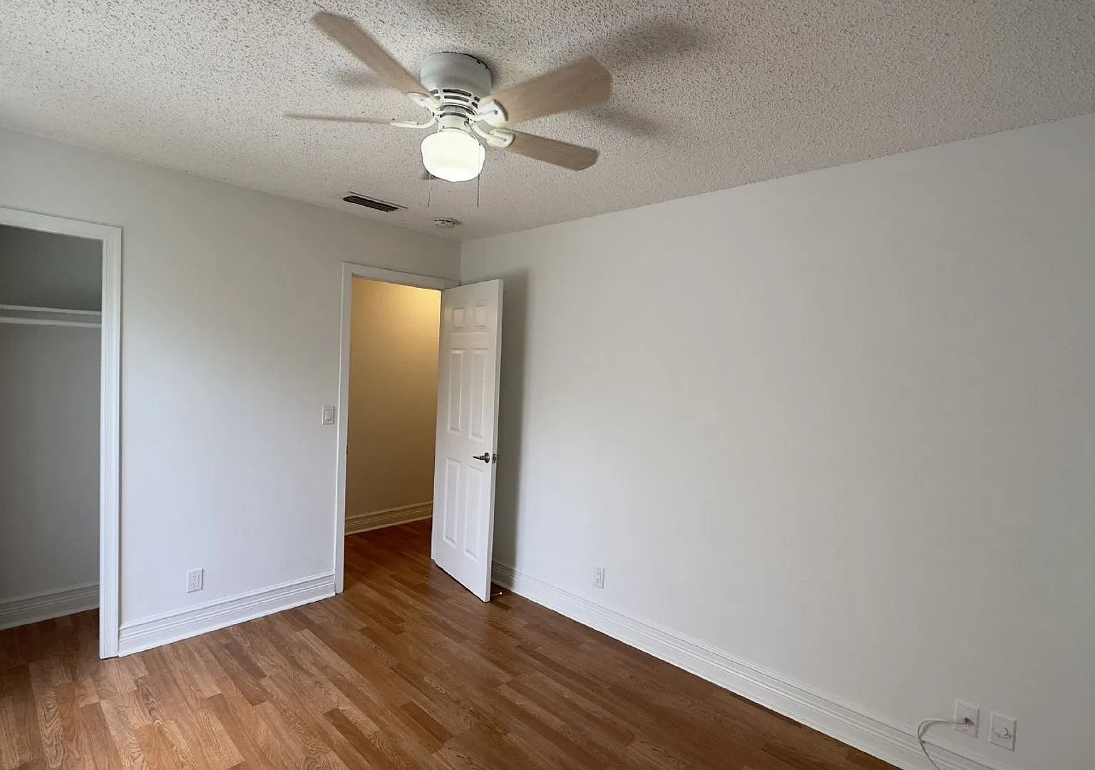 Charming 3-Bedroom Retreat with Spacious Living in West Palm Beach! — Photo 4