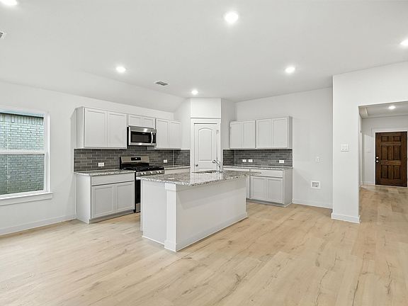 3rd image of 708 Jack St