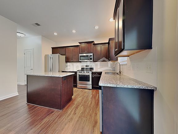 3rd image of 4860 Billingsgate Ln