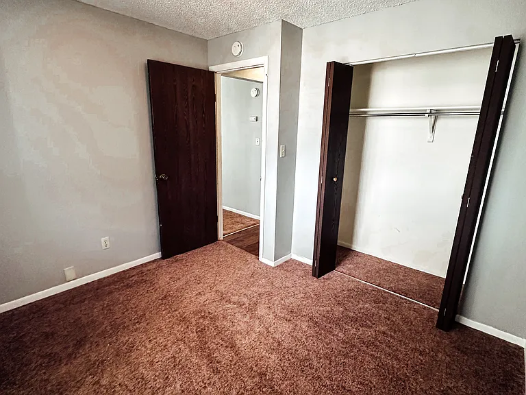 1627 W Maple St — Photo 6