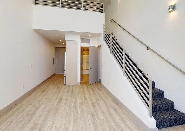 Lido Apartments - 1039 S Hobart — Photo 28