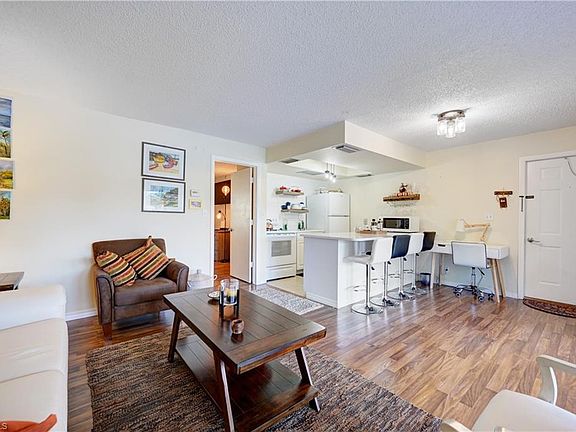 4th image of 10 Bobolink Ct #10A