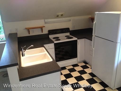 4th image of 4147 Beachmont Dr