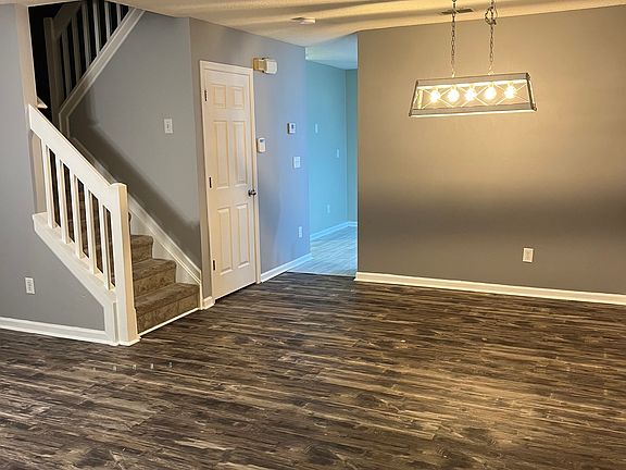 Enteryway/living and dining room