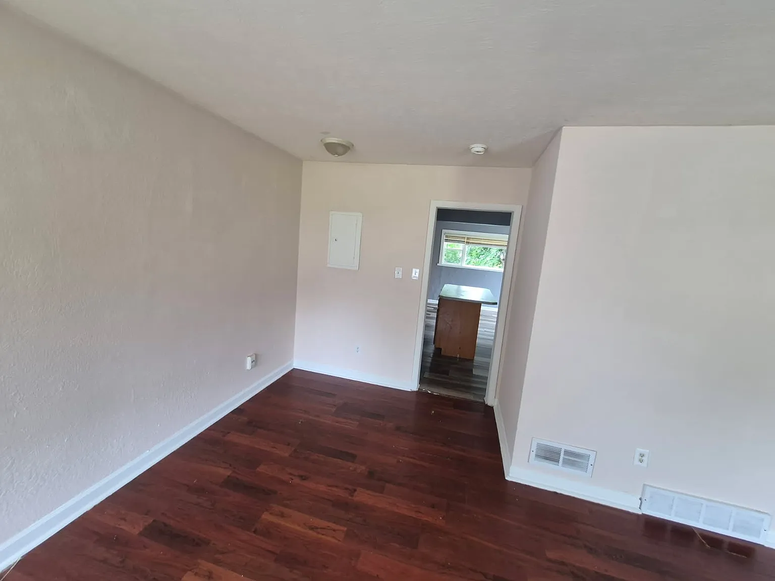 1813 Ransburg Avenue - 1 — Photo 4
