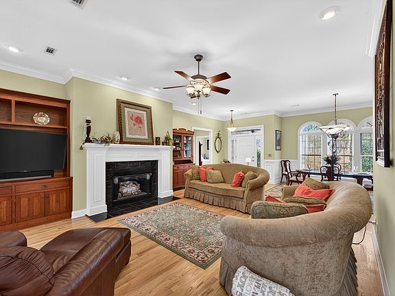 5th image of 142 Windermere Way