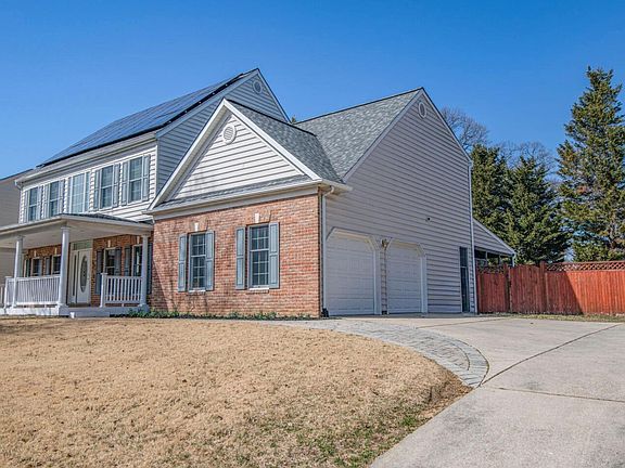3rd image of 460 Highfield Ct