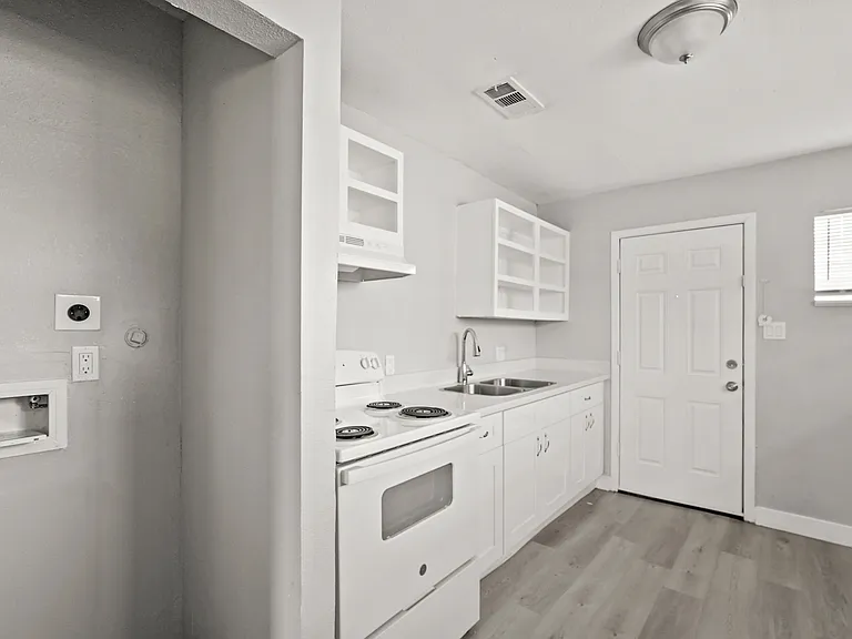 7815 Glass St — Photo 10