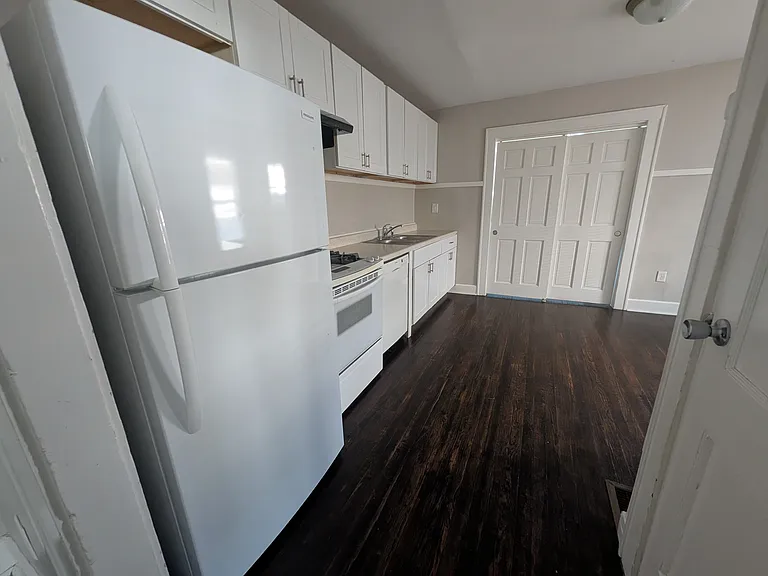 530 Eastern Ave — Photo 5