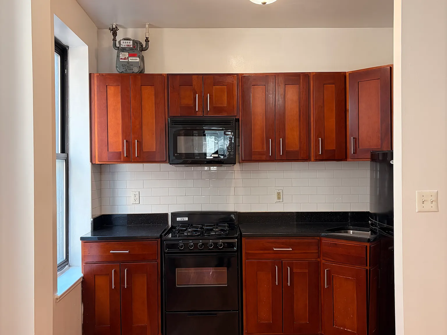 342 East 15th Street — Photo 2