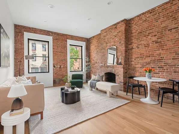 453 W 43rd St APT 2C, New York, NY 10036