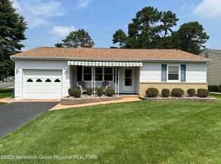 131 Edgewater Ct, Toms River, NJ 08757