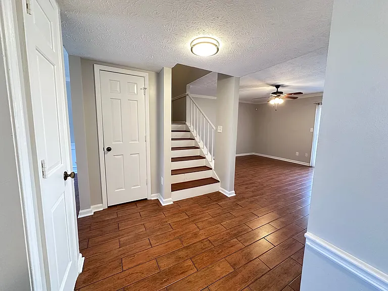 728 Somerset Ct — Photo 8