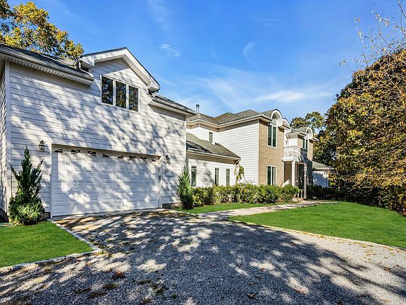 2nd image of 10 Bay Woods Dr