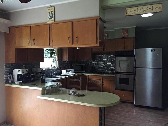 5th image of 686 Latham Ct
