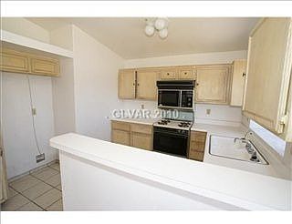 4th image of 1128 Pleasant Brook St