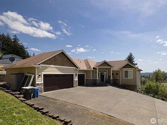 3rd image of 1895 SE Maple Drive