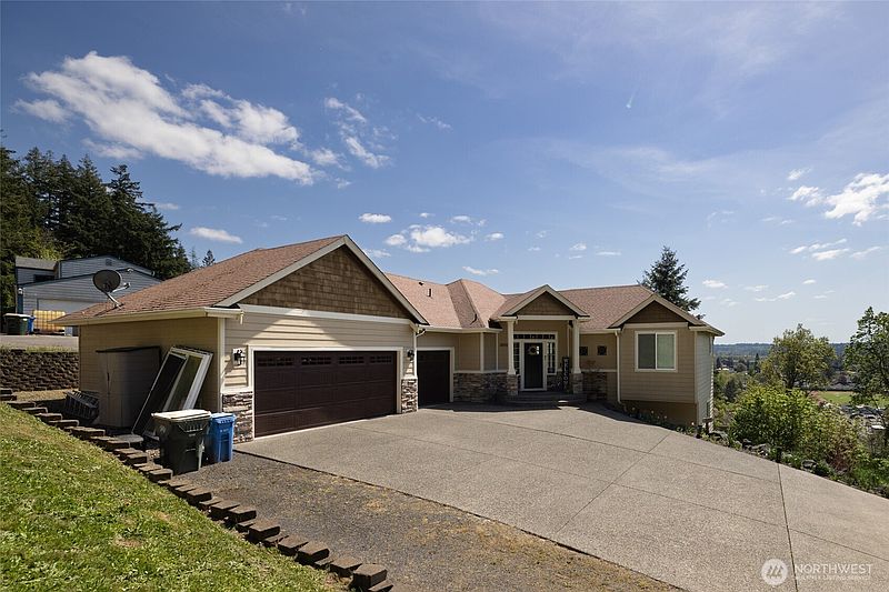 3rd image of 1895 SE Maple Drive