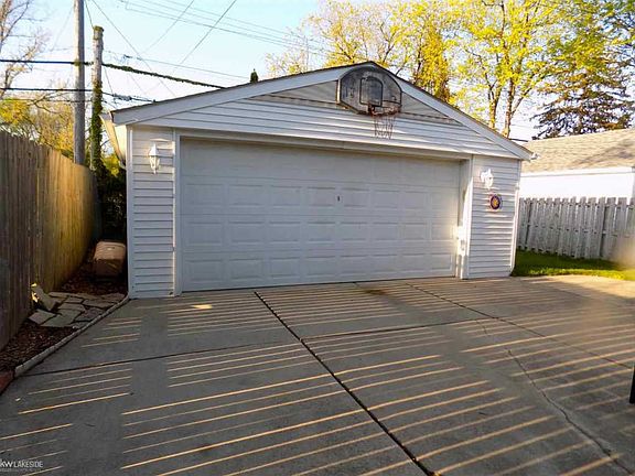 3rd image of 1540 Hollywood Ave