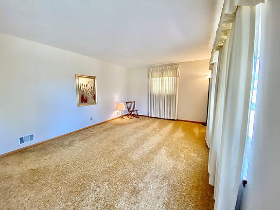 2nd image of 108 Ashley Cir