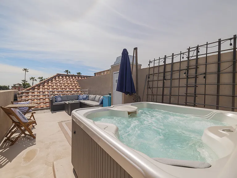 Private roof top deck w/ hot tub