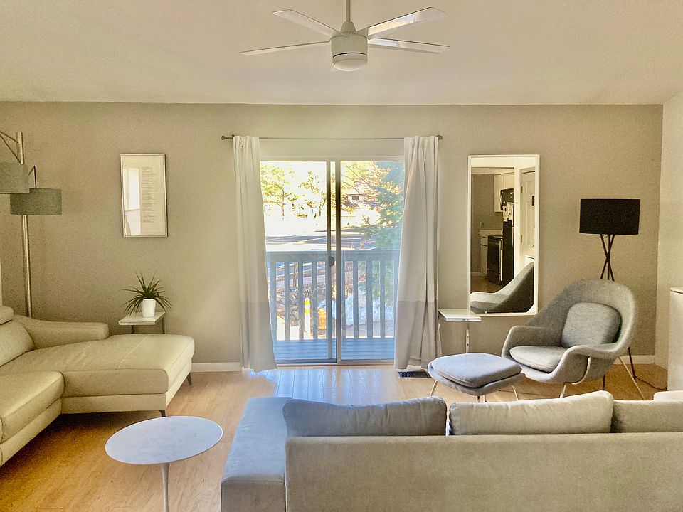 Vaulted ceiling in the living room, with deck.