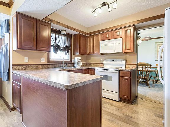 4th image of 11717 Brookwood Ct NW