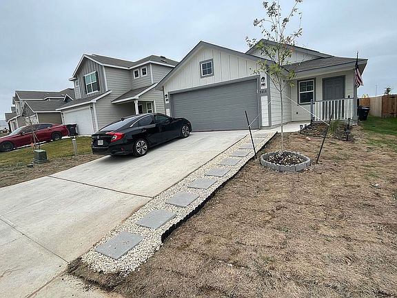 Walkway with gravel and slab