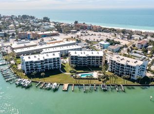 9815 Harrell Ave APT 401, Treasure Island, FL 33706