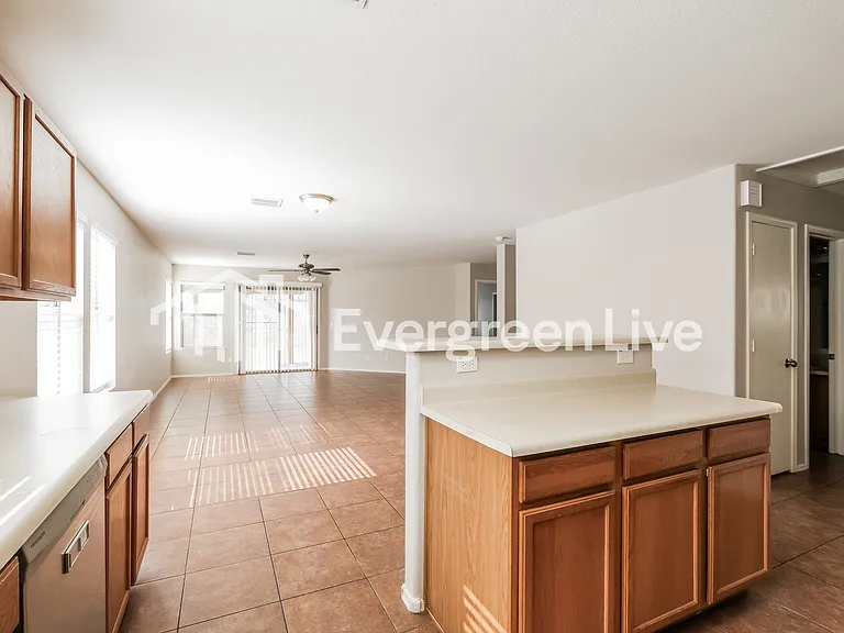 8053 W Caron Dr — Photo 6