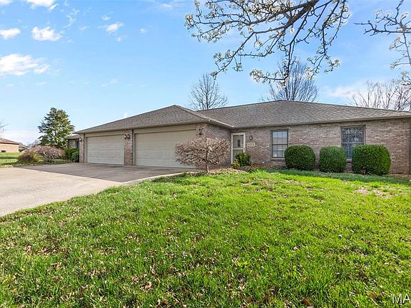 3rd image of 1078 Aaron Dr