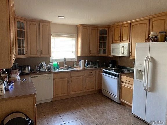 4th image of 452 E Olive St