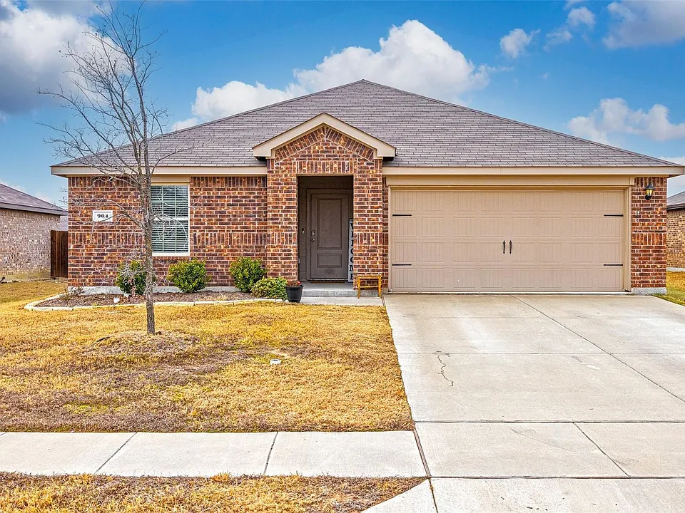 904 Saddle Horn Way