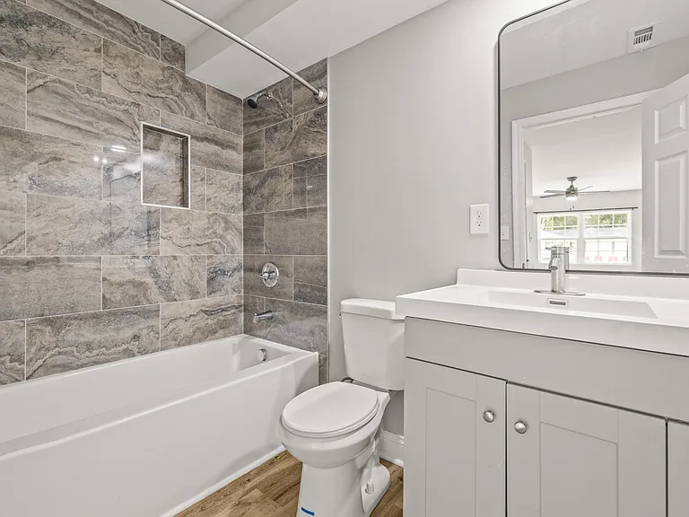 En-suite Master Bathroom