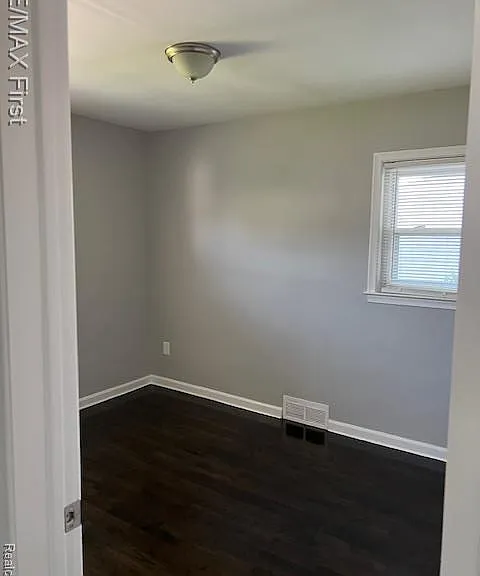 22841 E Thirteen Mile Rd — Photo 11