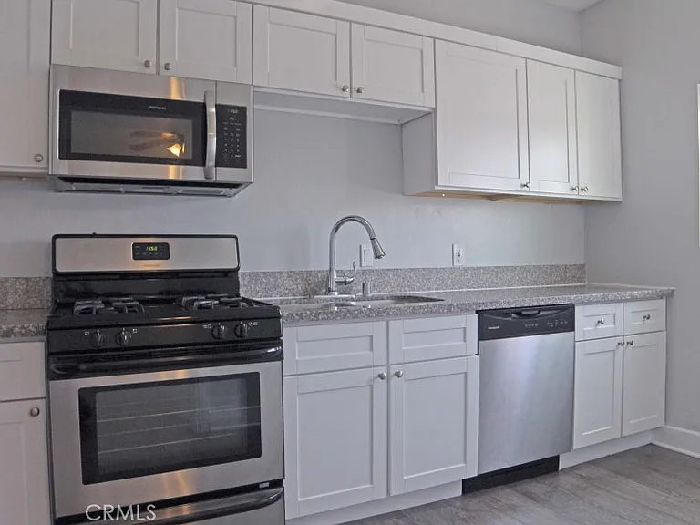 3111 Kenwood Ave — Photo 5