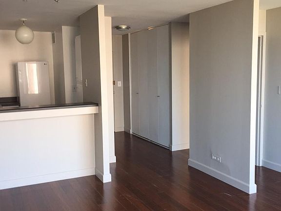 bar divides living and kitchen