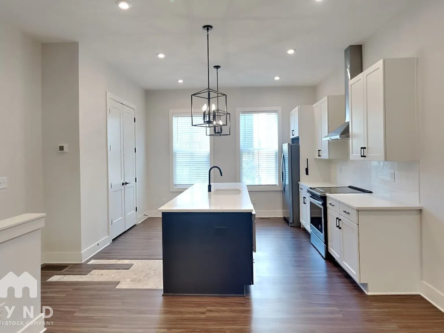 3 bed, 3.0 bath, 1369 sqft, $2,845 — Photo 4