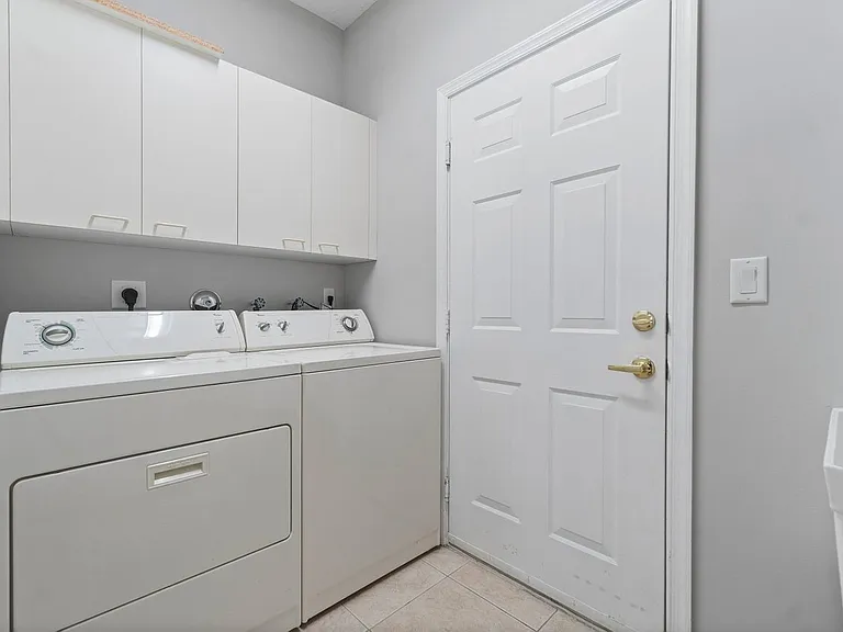 9070 Dupont Pl — Photo 18