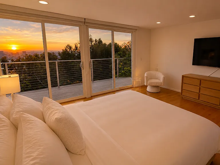 8376 Hollywood Blvd — Photo 39