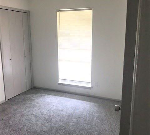 5th image of 1106 Sleepy Hollow Dr