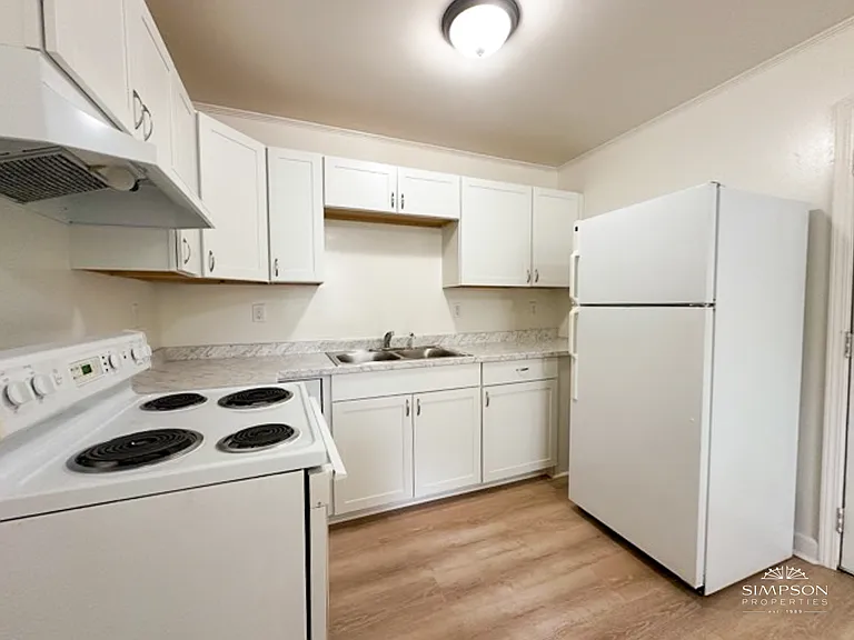 4210 Welling Ave — Photo 4