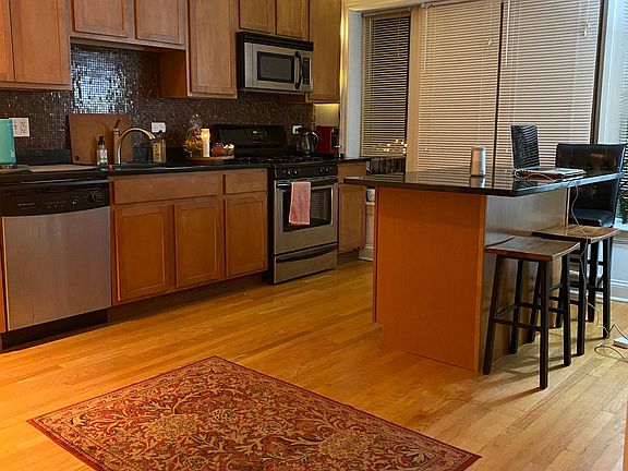 4th image of 914 W Agatite Ave APT 2S