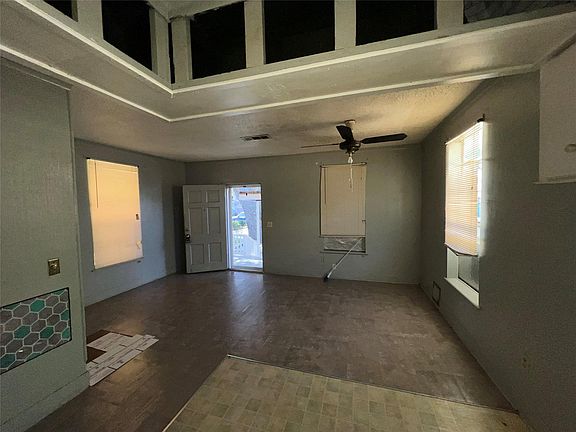 2nd image of 5109 Avenue Q 1/2