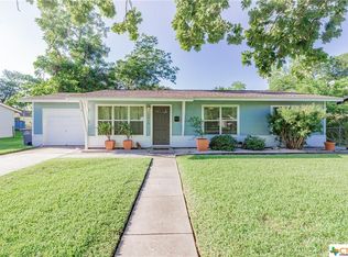 1810 Locust Ave, Victoria, TX 77901