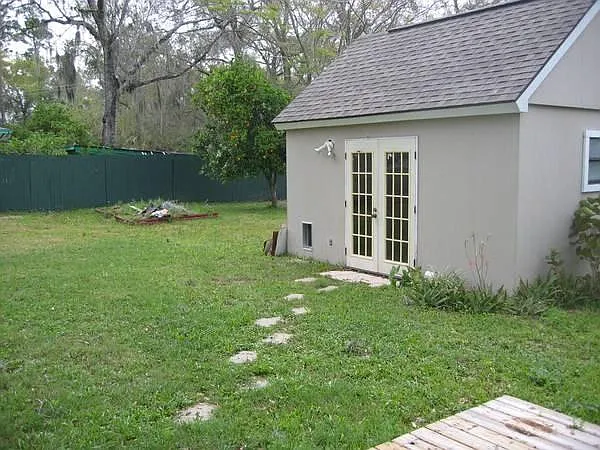 12x16 separate workroom with laundry hook-ups