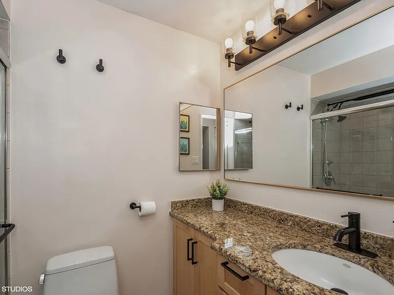 3732 N Pine Grove Ave #2BC — Photo 7